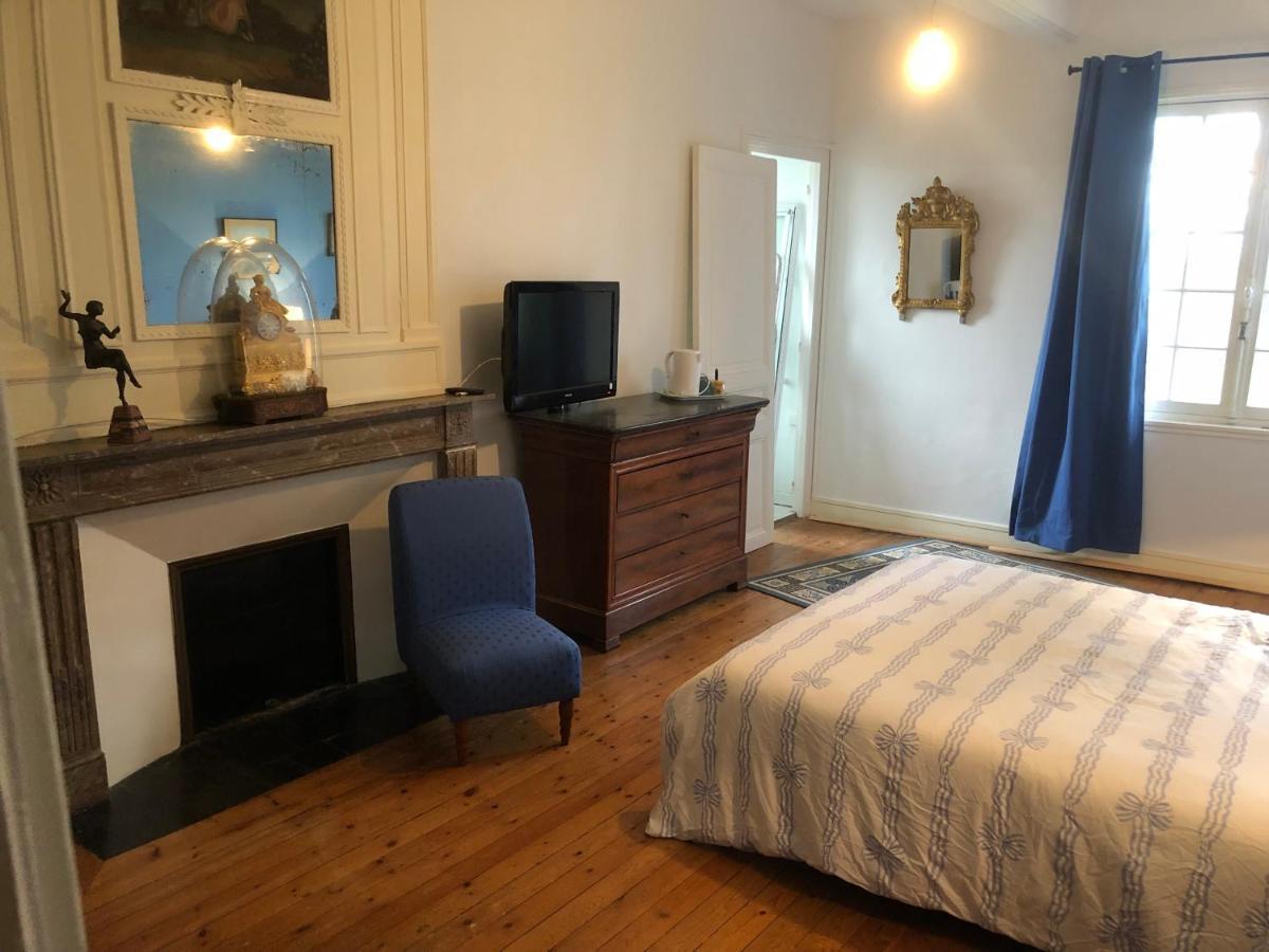 Bed and Breakfast Le Manoir Des Breholles Goustranville Exterior foto