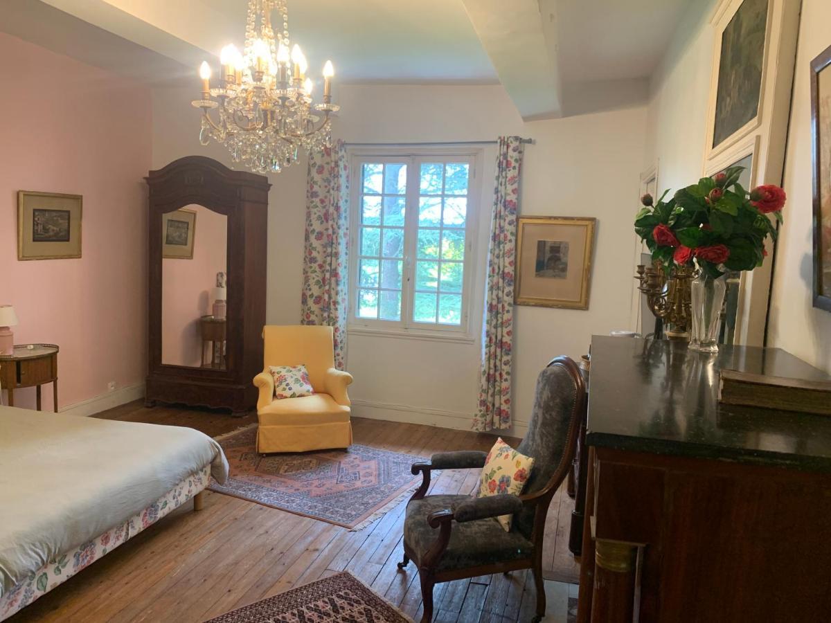 Bed and Breakfast Le Manoir Des Breholles Goustranville Exterior foto