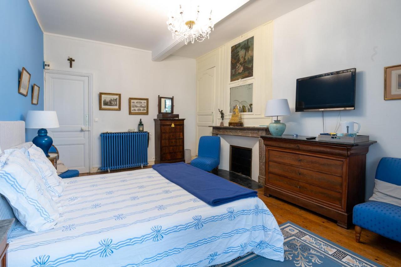 Bed and Breakfast Le Manoir Des Breholles Goustranville Exterior foto